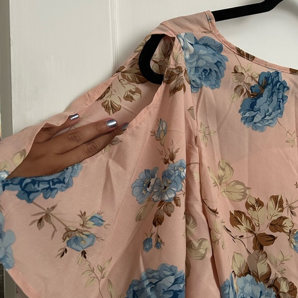 Last chance! 
Cold shoulder light pink top - Picture 5 of 7